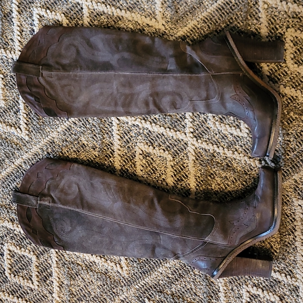 Donald Pliner by Lisa cowboy boots